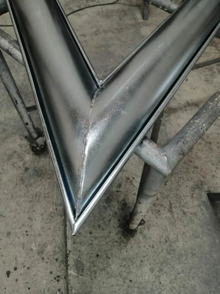 Canalón pintado en acero galvanizado para vivienda.